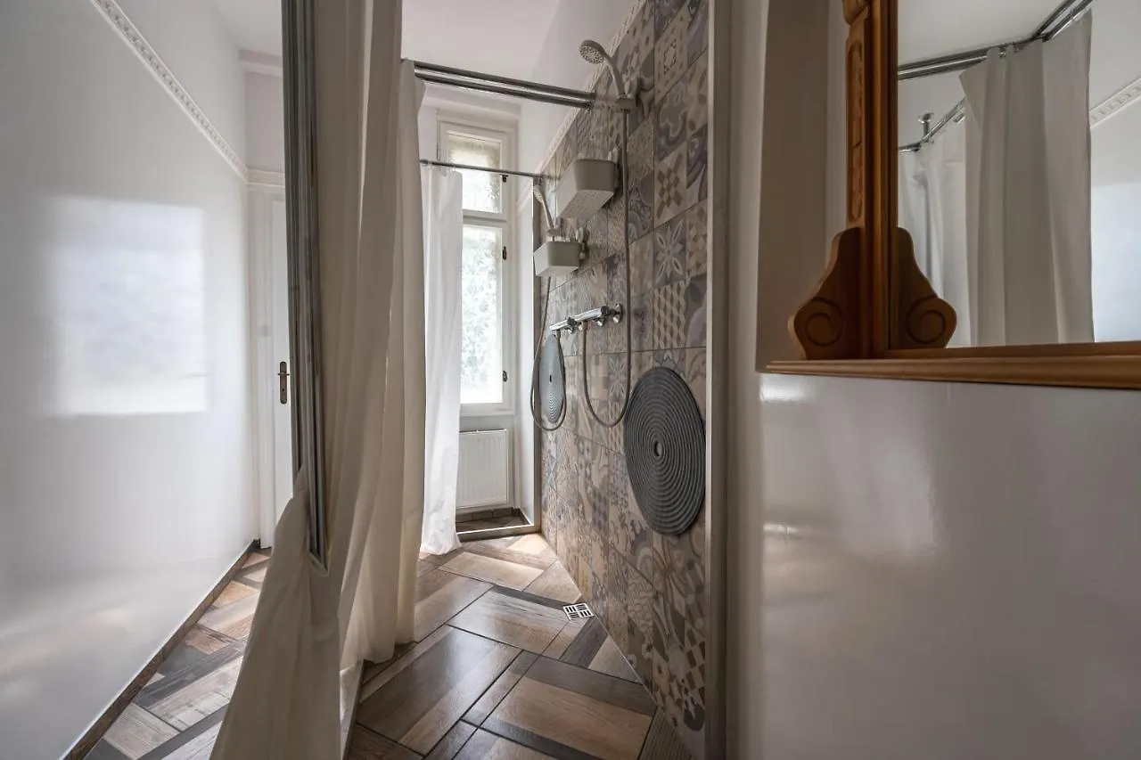 Hostel Historic Villa 